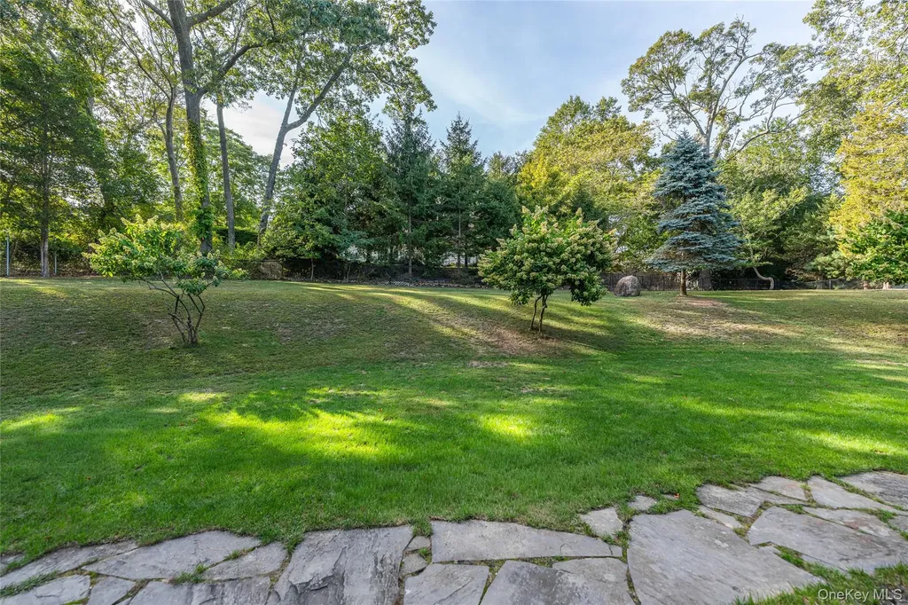15 Crescent Court Wading River NY 11792