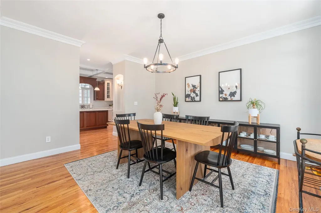 15 Crescent Court Wading River NY 11792