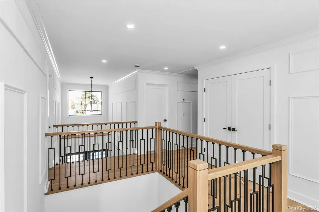 8 Allison Drive Old Bethpage NY 11804