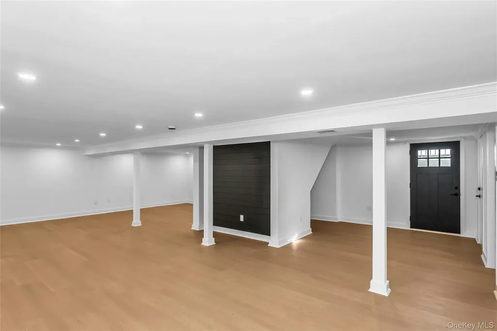 8 Allison Drive Old Bethpage NY 11804