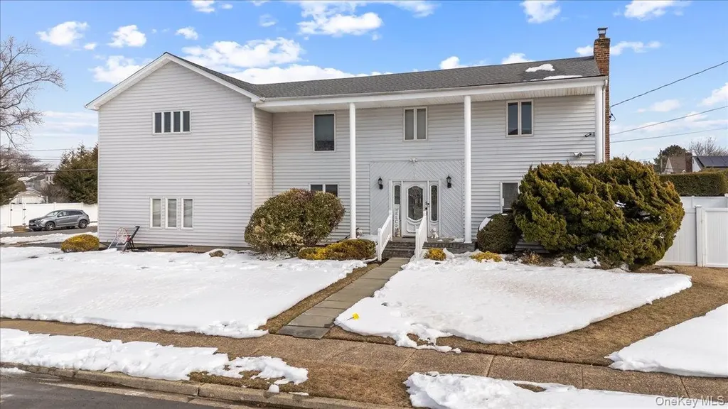 5 Lafayette Place Massapequa NY 11758
