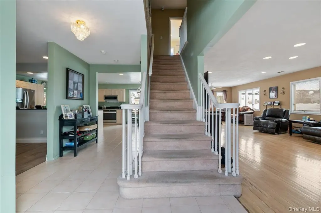 5 Lafayette Place Massapequa NY 11758
