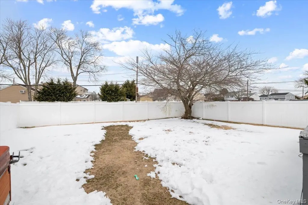 5 Lafayette Place Massapequa NY 11758