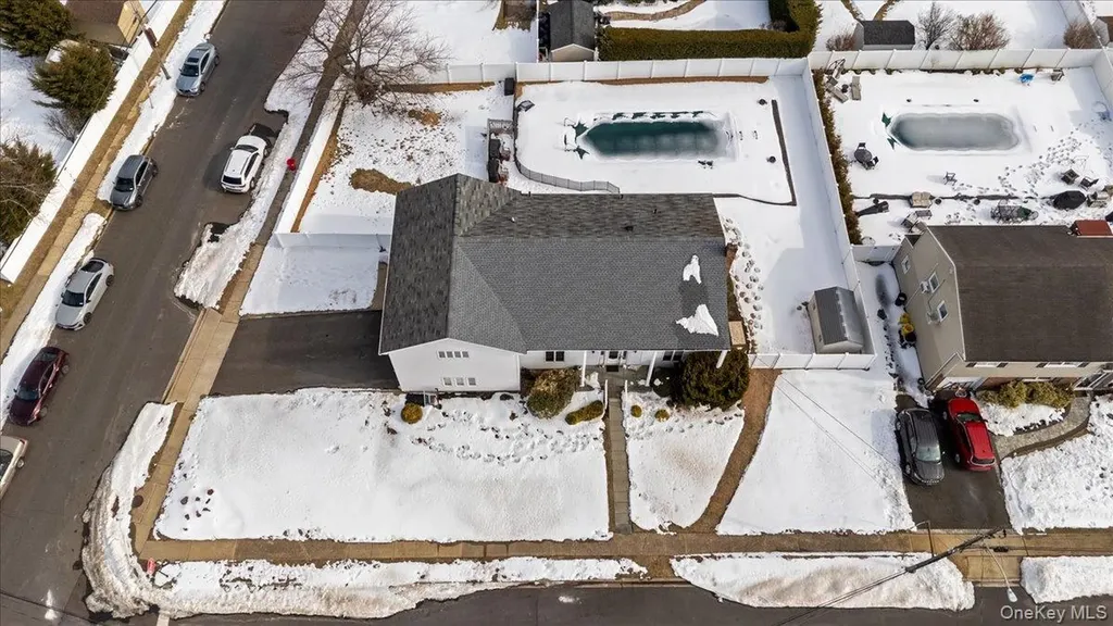 5 Lafayette Place Massapequa NY 11758