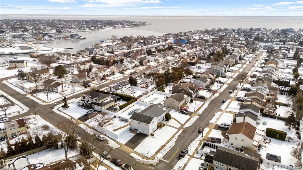 5 Lafayette Place Massapequa NY 11758