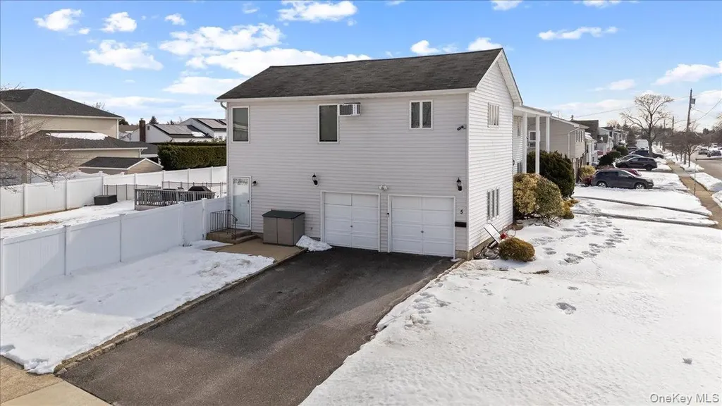5 Lafayette Place Massapequa NY 11758