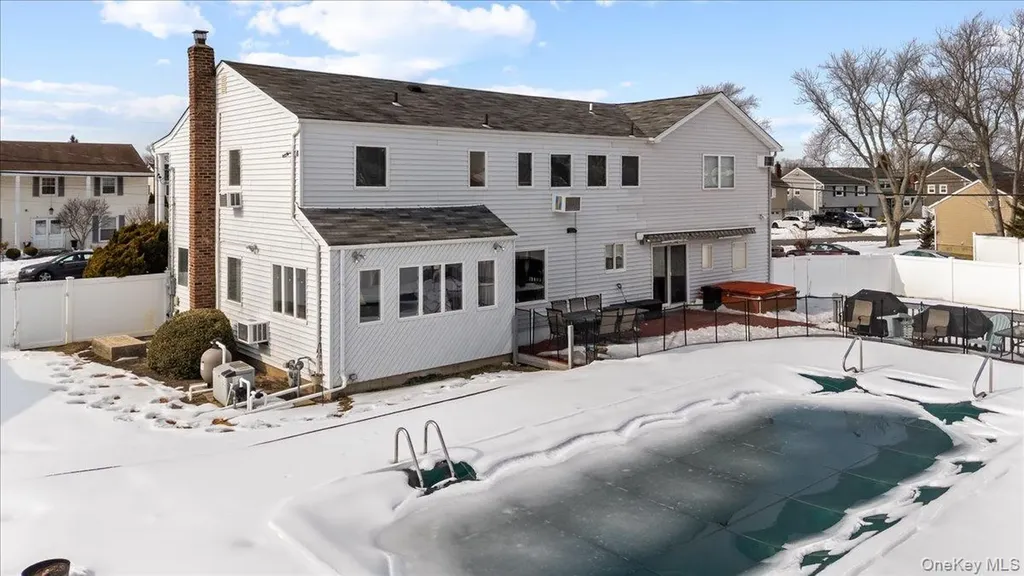 5 Lafayette Place Massapequa NY 11758