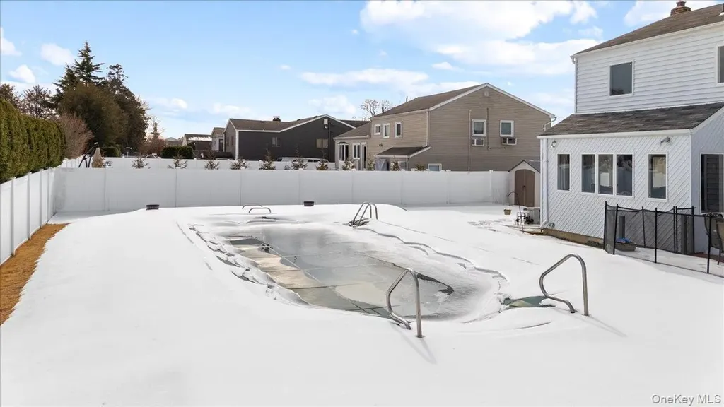 5 Lafayette Place Massapequa NY 11758