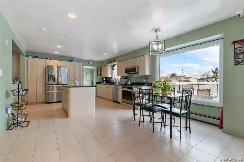 5 Lafayette Place Massapequa NY 11758