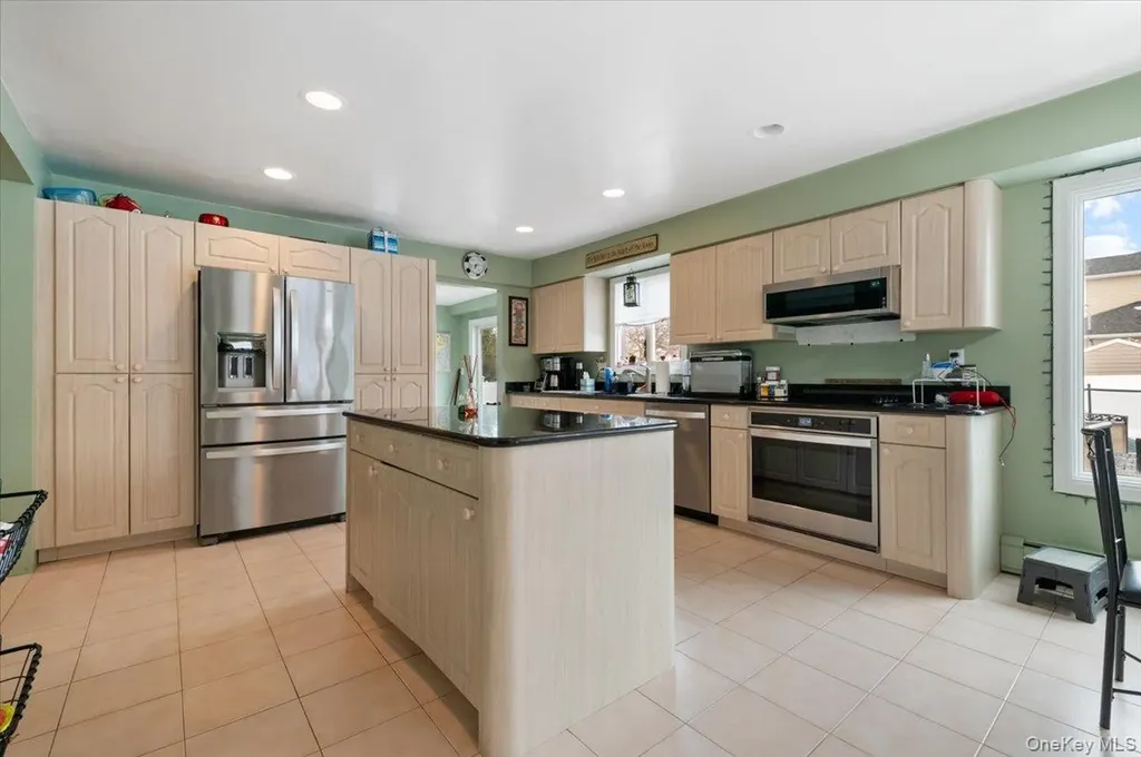 5 Lafayette Place Massapequa NY 11758