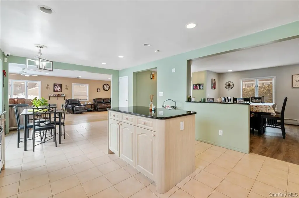 5 Lafayette Place Massapequa NY 11758