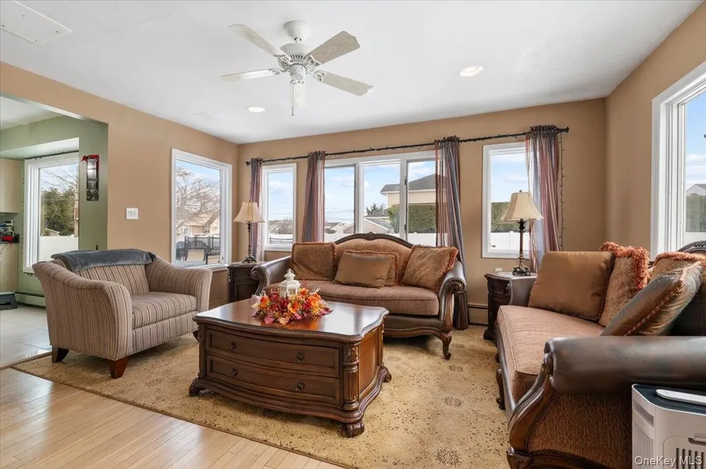 5 Lafayette Place Massapequa NY 11758