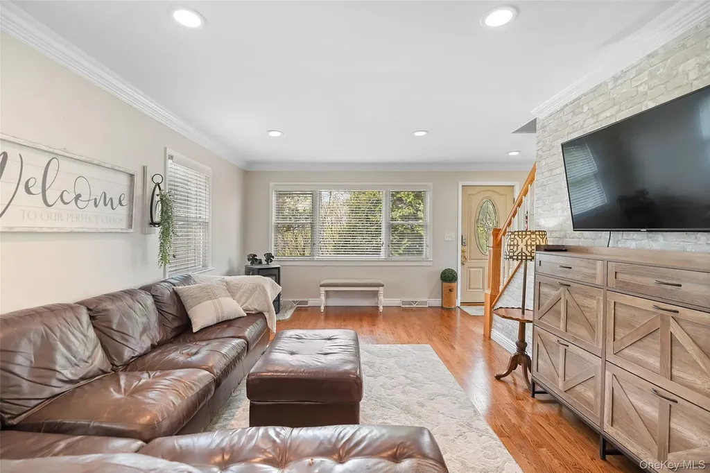 21 Varna Lane Mahopac NY 10541