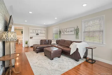 21 Varna Lane Mahopac NY 10541