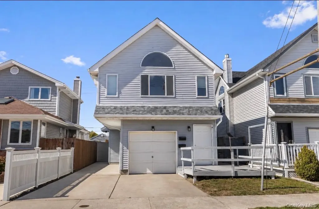 715 E Walnut Street Long Beach NY 11561