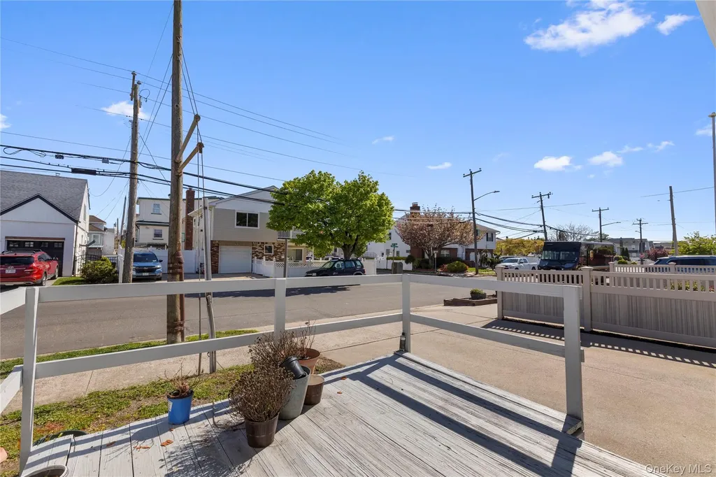715 E Walnut Street Long Beach NY 11561