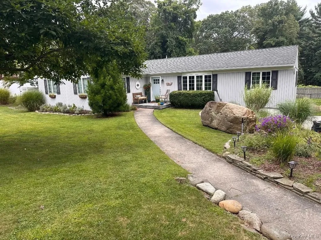 19 Walnut Drive Shoreham NY 11786