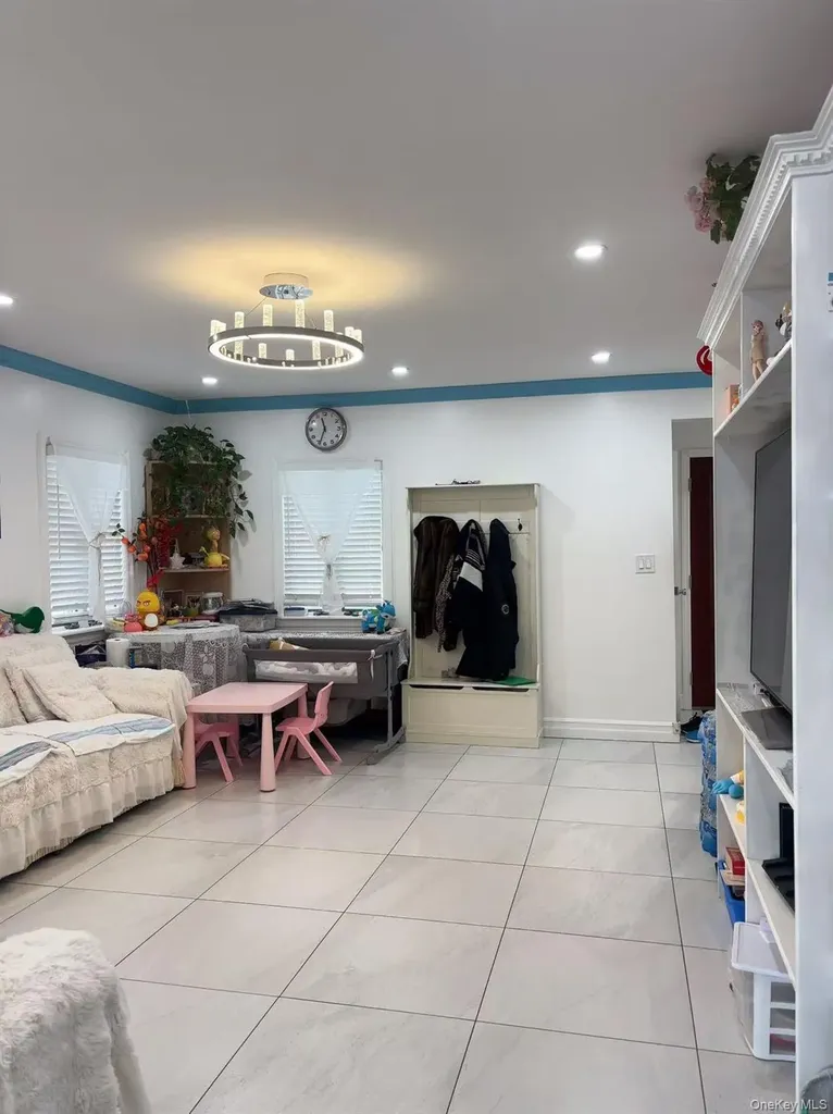 7547 193rd Street Fresh Meadows NY 11366