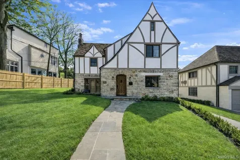 18 Lakeside Drive New Rochelle NY 10801