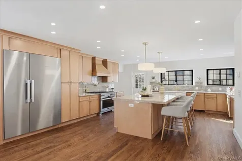 18 Lakeside Drive New Rochelle NY 10801