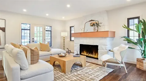 18 Lakeside Drive New Rochelle NY 10801