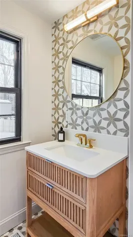 18 Lakeside Drive New Rochelle NY 10801