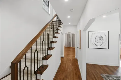 18 Lakeside Drive New Rochelle NY 10801