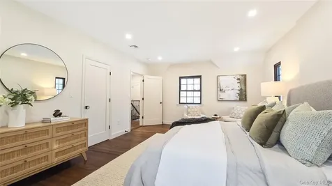 18 Lakeside Drive New Rochelle NY 10801