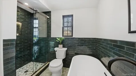 18 Lakeside Drive New Rochelle NY 10801