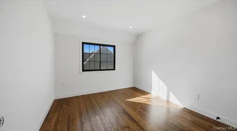 18 Lakeside Drive New Rochelle NY 10801