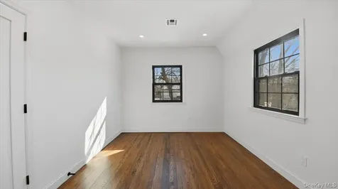 18 Lakeside Drive New Rochelle NY 10801