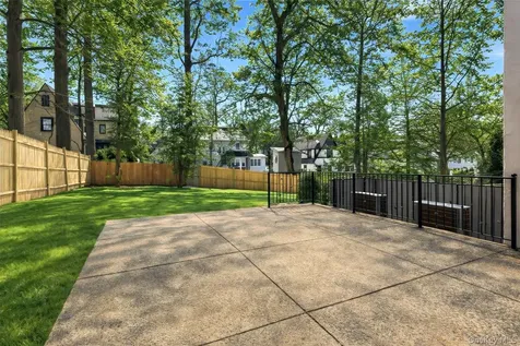 18 Lakeside Drive New Rochelle NY 10801