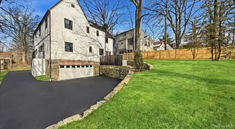 18 Lakeside Drive New Rochelle NY 10801