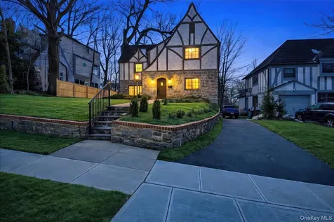 18 Lakeside Drive New Rochelle NY 10801