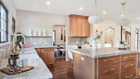 18 Lakeside Drive New Rochelle NY 10801