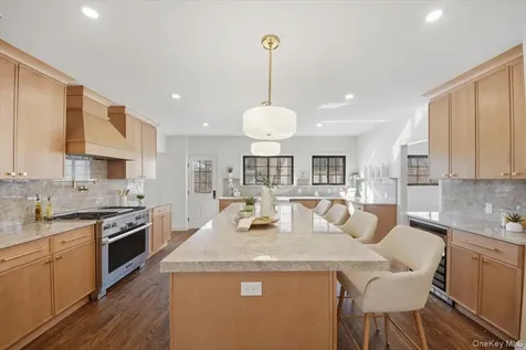 18 Lakeside Drive New Rochelle NY 10801