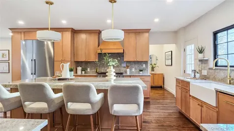 18 Lakeside Drive New Rochelle NY 10801