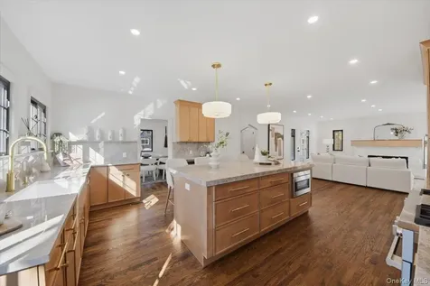 18 Lakeside Drive New Rochelle NY 10801