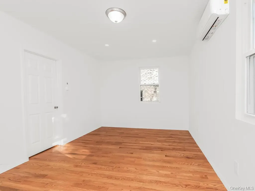 940 E 212th Street Bronx NY 10469