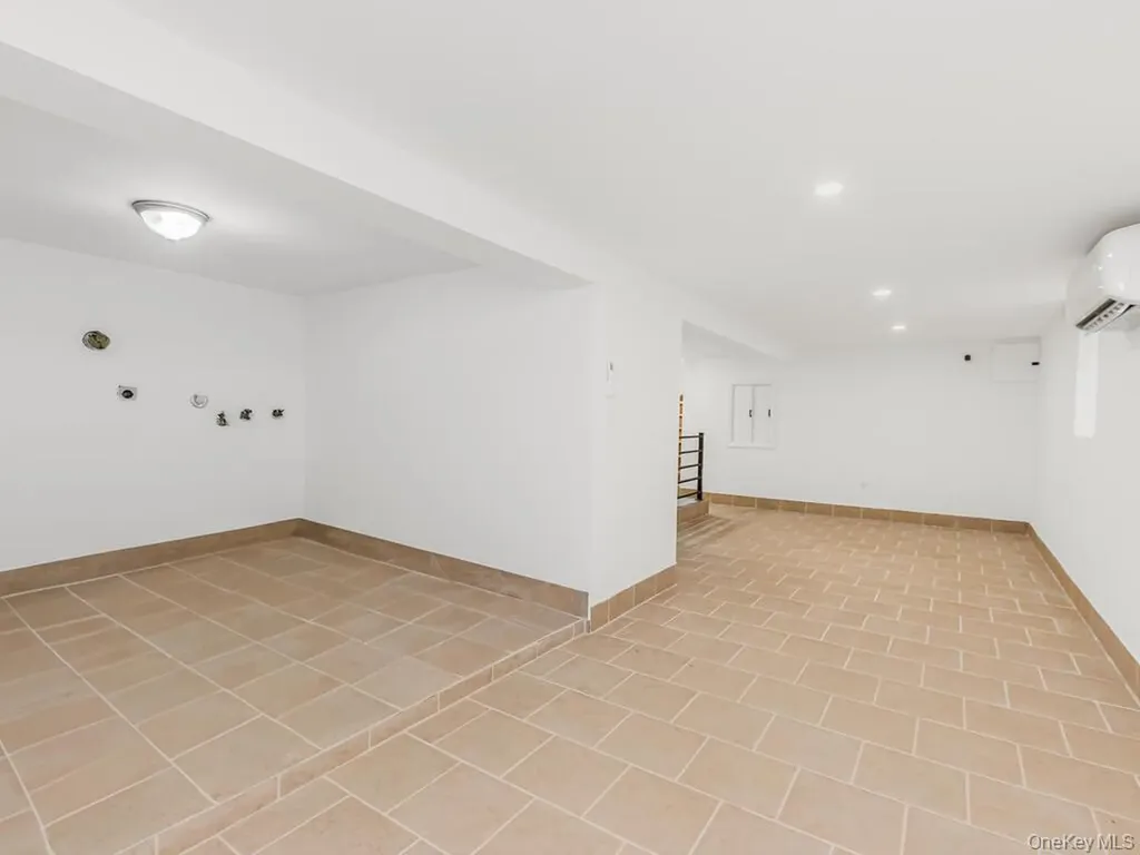 940 E 212th Street Bronx NY 10469