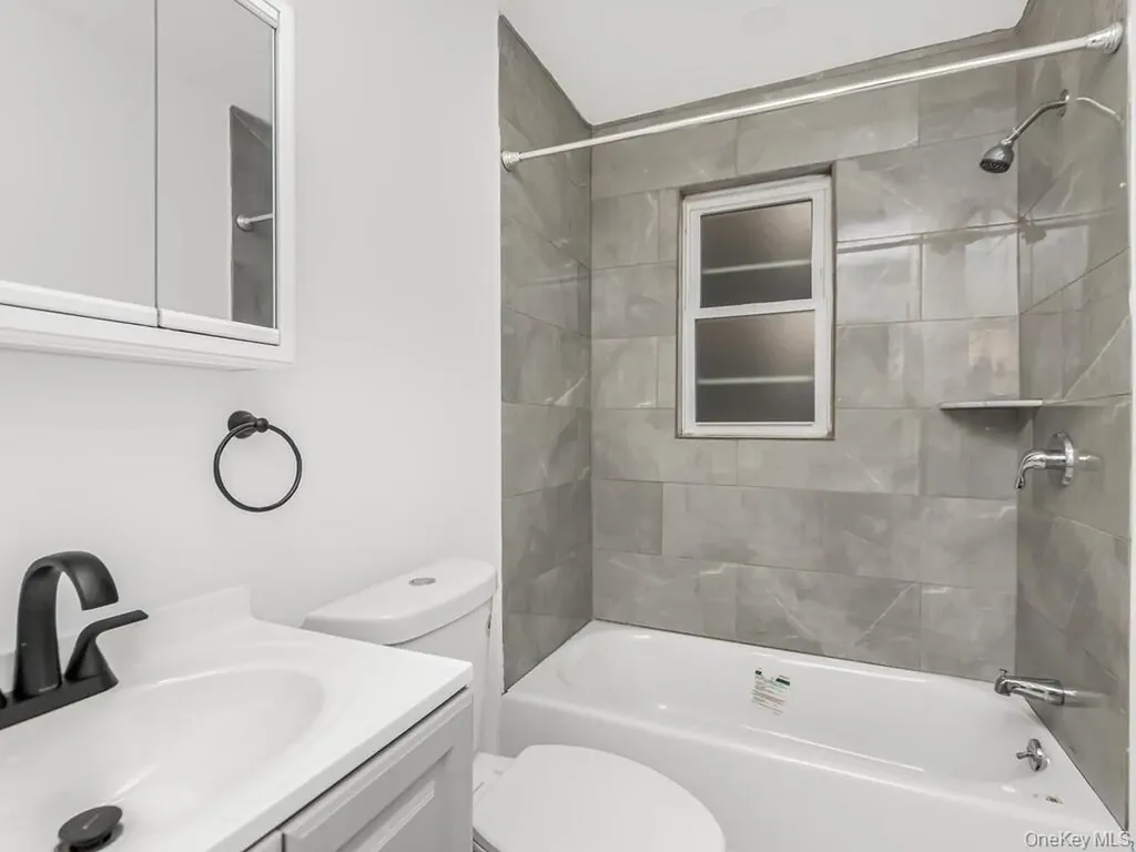 940 E 212th Street Bronx NY 10469