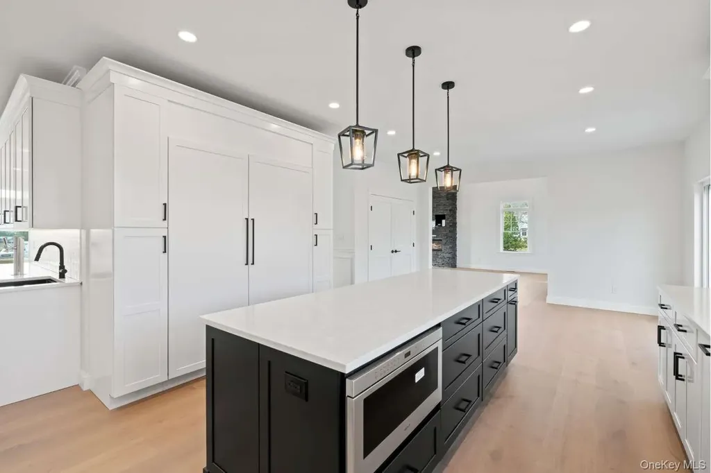 457 Pond Path East Setauket NY 11733