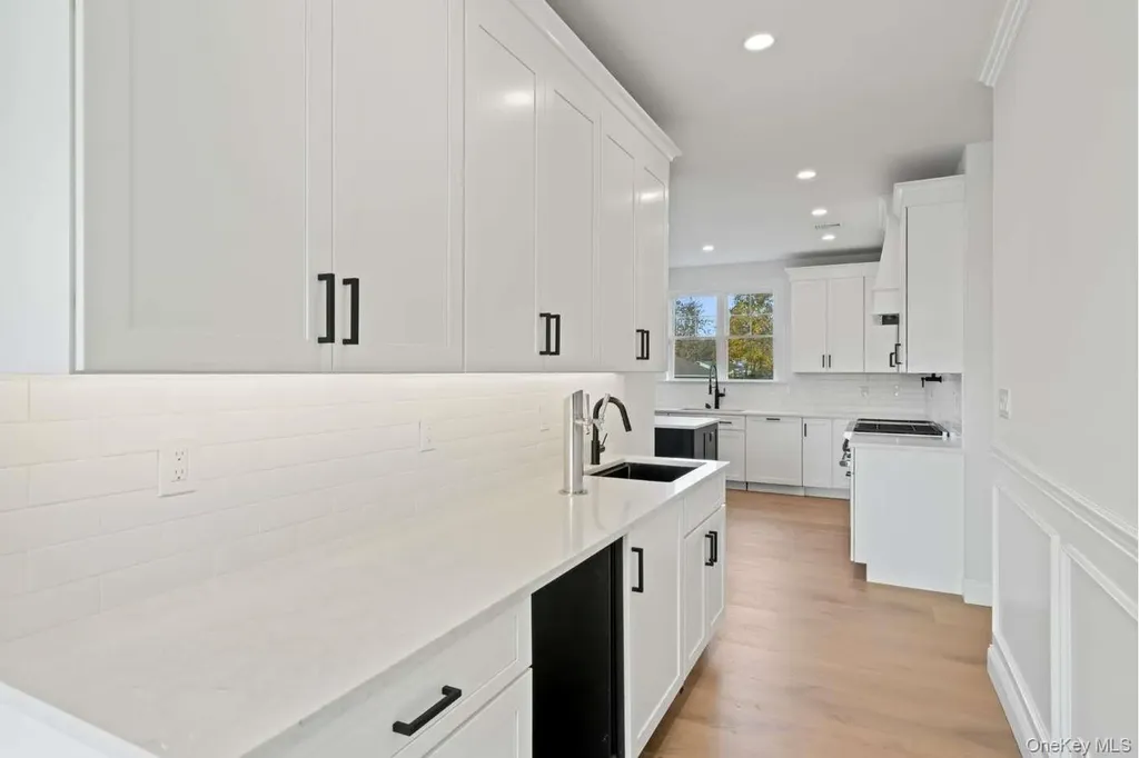 457 Pond Path East Setauket NY 11733