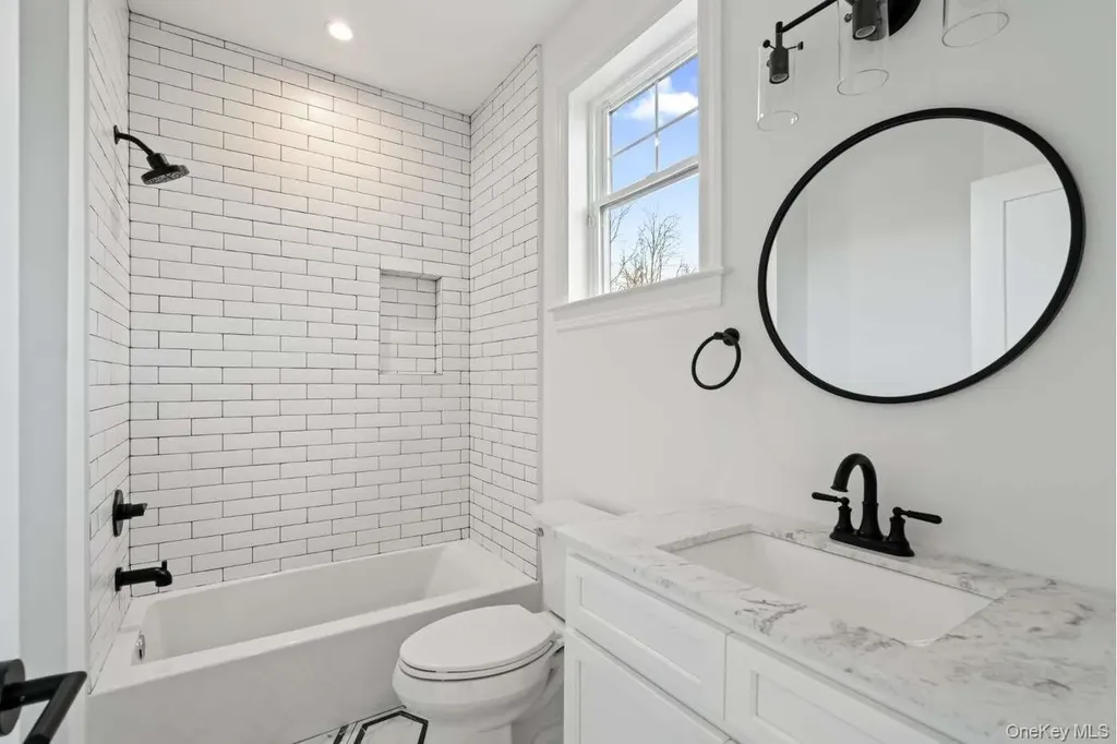 457 Pond Path East Setauket NY 11733