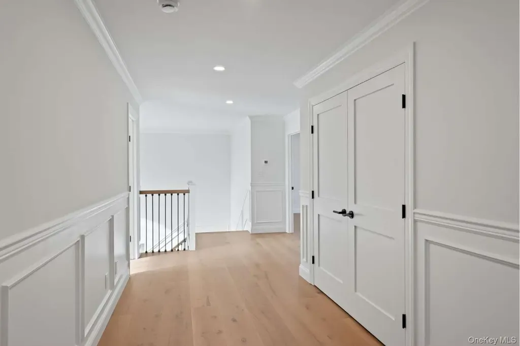 457 Pond Path East Setauket NY 11733