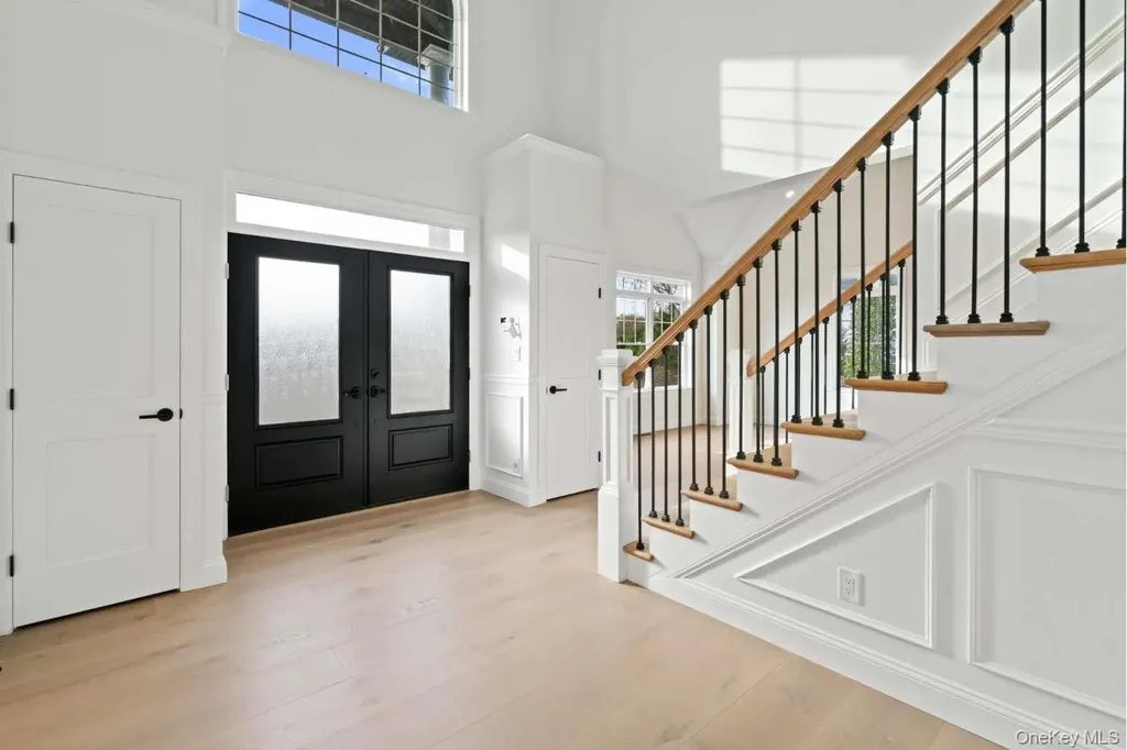 457 Pond Path East Setauket NY 11733