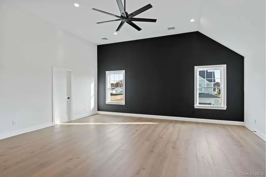 457 Pond Path East Setauket NY 11733