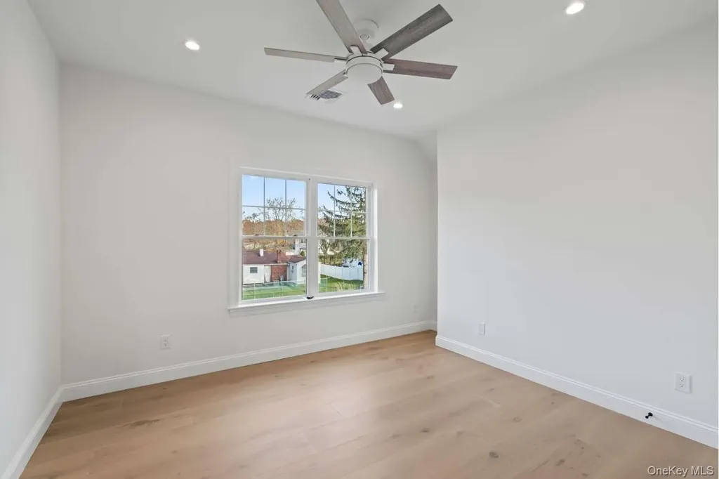 457 Pond Path East Setauket NY 11733