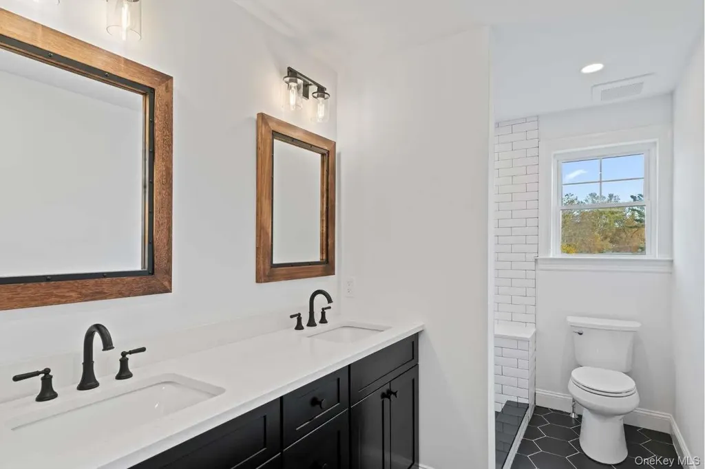 457 Pond Path East Setauket NY 11733