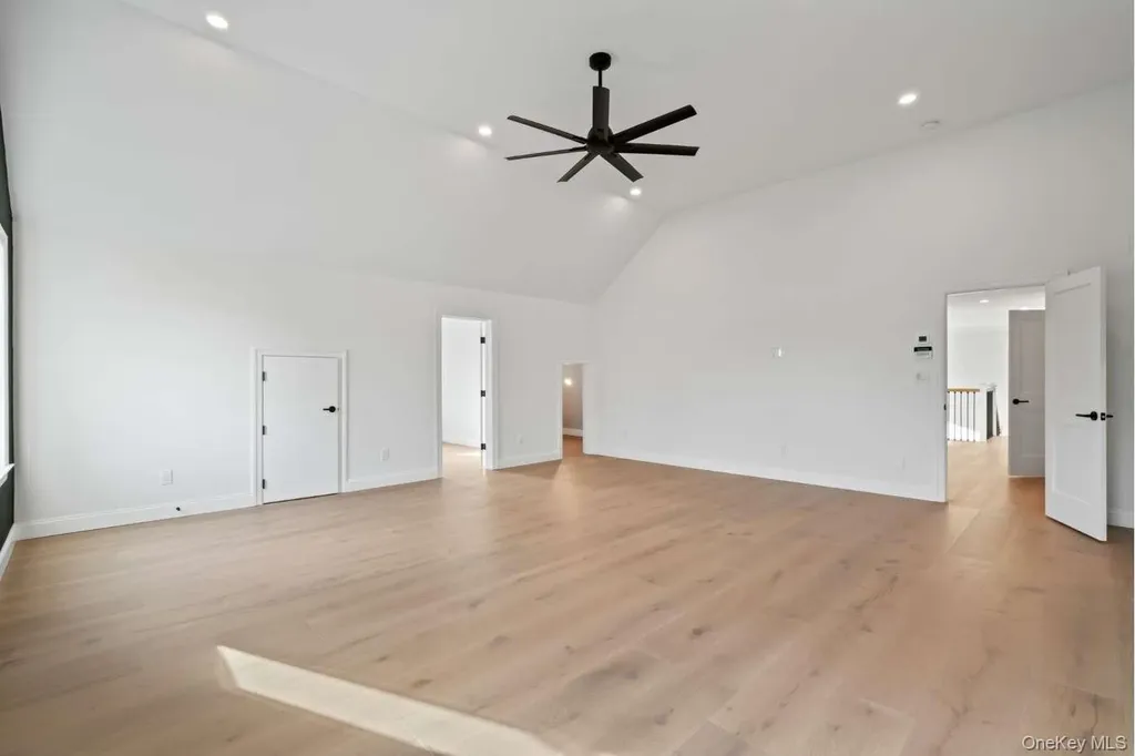 457 Pond Path East Setauket NY 11733